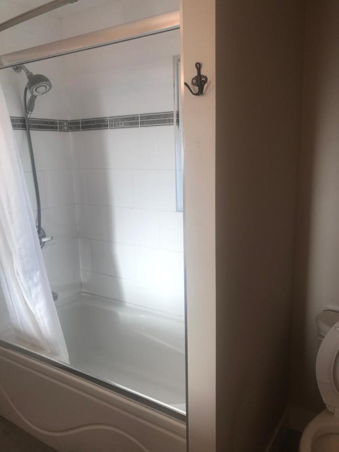 Large Suite With Separate Bathroom ริชมอนด์ ภายนอก รูปภาพ